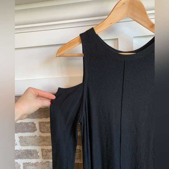 TROUVÉ BLACK COLD SHOULDER SWEATER  | SIZE SMALL - Picture 3 of 5